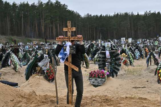 Ukraine: Marioupol semble près de tomber, les combats s'intensifient dans l'Est et le Sud