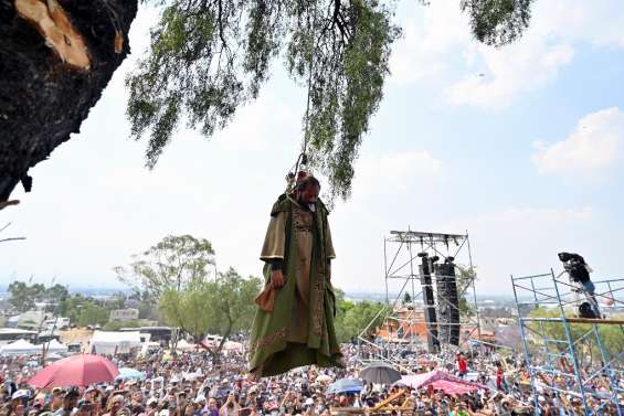 600.000 catholiques retrouvent la procession du chemin de croix dans un quartier de Mexico