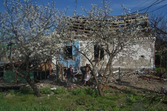 D'abord l'eau, puis le pain: à Marioupol, 