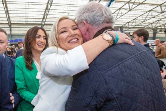 Irlande du Nord: victorieux, les nationalistes promettent 