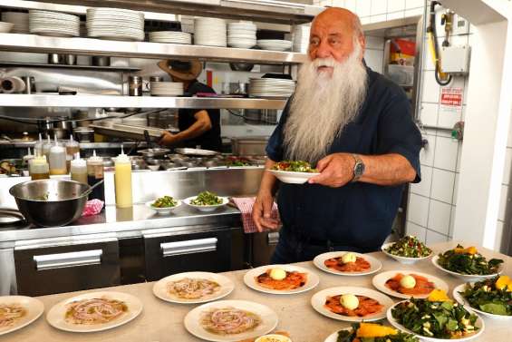 En Israël, un chef reconstruit son restaurant symbole de la coexistence