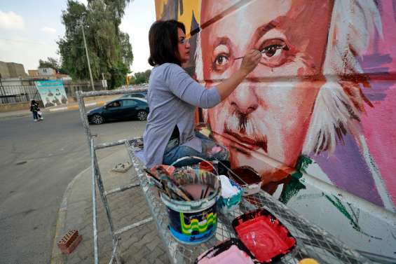 A Bagdad, une artiste donne des couleurs à la grisaille des rues