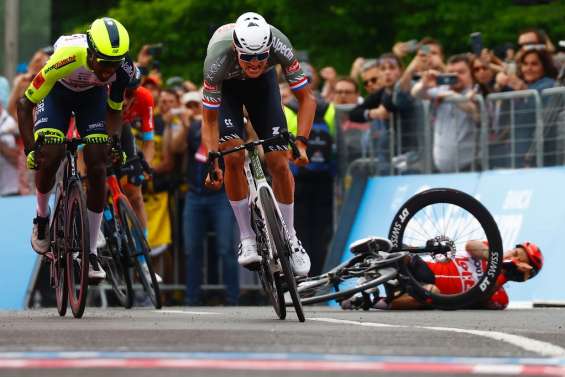 Tour d'Italie: Mathieu van der Poel premier maillot rose