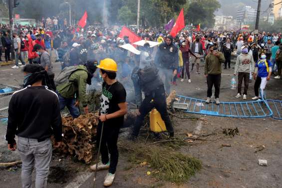 Equateur: affrontements à Quito, l'armée s'inquiète de la démocratie 