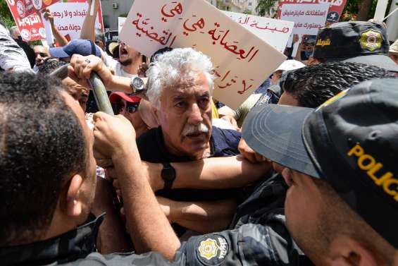 Tunisie: échauffourées lors d'une manifestation contre le référendum