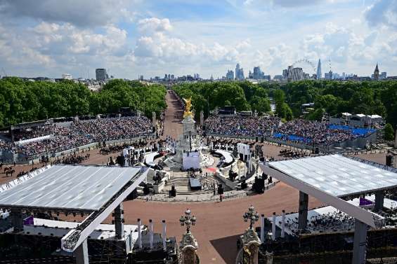 Au palais de Buckingham, la foule venue en masse pour un événement 