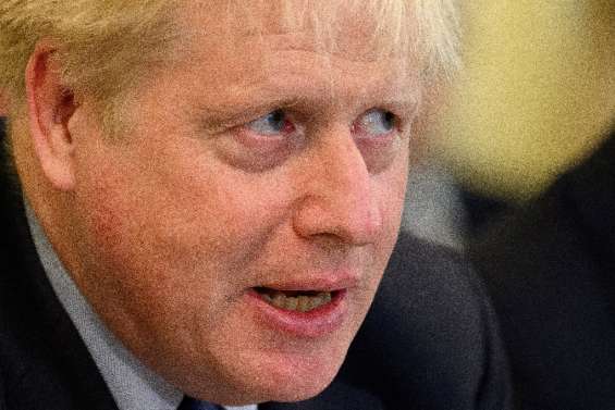 Boris Johnson combatif au Parlement malgré la fronde dans son camp