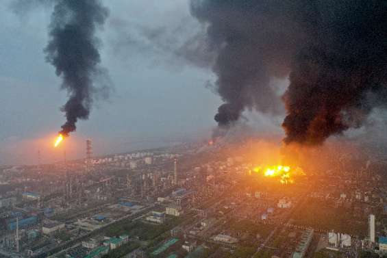 Chine: au moins un mort dans l'incendie d'une usine chimique à Shanghai