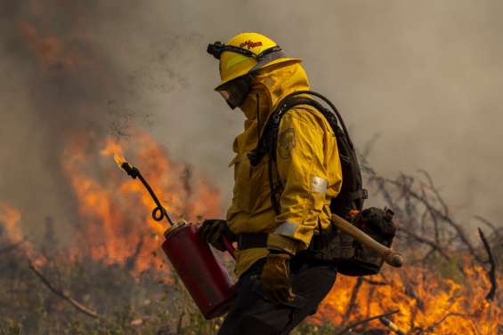 Un incendie géant se propage à toute allure en Californie