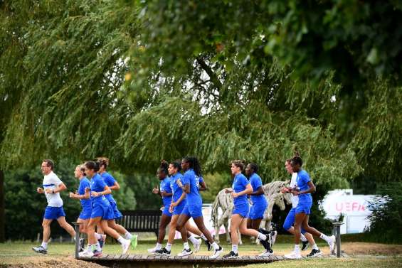 Euro: les Bleues au pied de leur Everest, attention au vertige