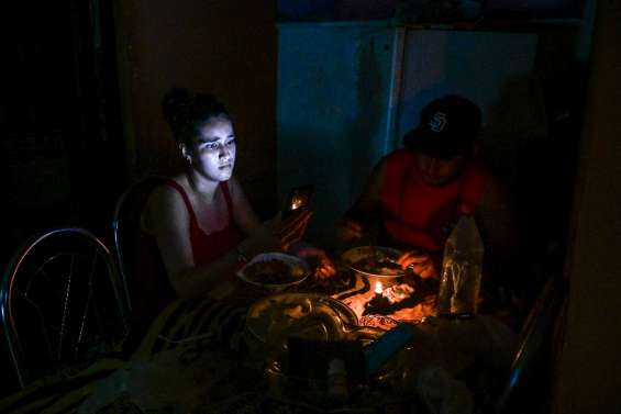 Sous la chaleur de l'été, les Cubains accablés par les coupures de courant