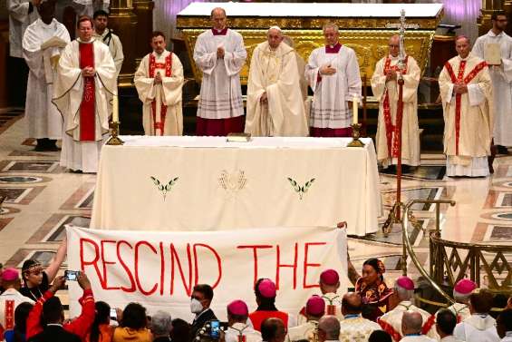 Au Québec, le pape se heurte aux grandes attentes des autochtones