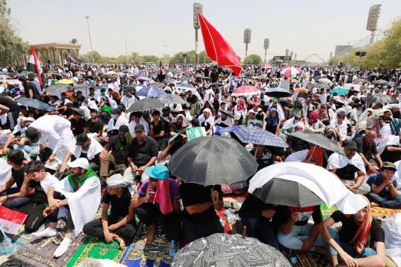 Une foule à la prière à Bagdad, nouvelle démonstration de force de Moqtada Sadr