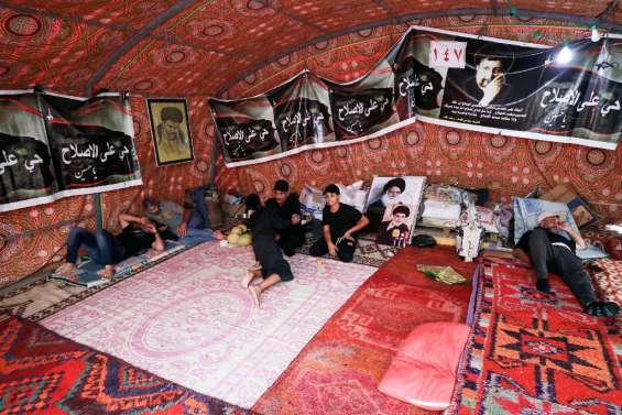 Clim' et repas chauds: à Bagdad, les sit-in s'installent dans la durée