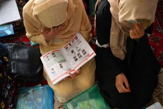 Afghanistan: dans les écoles clandestines, les filles défient les talibans