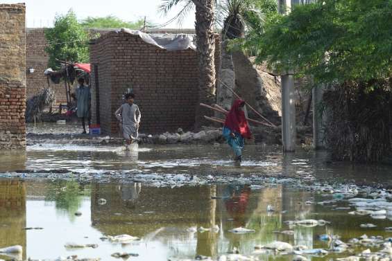 Inondations au Pakistan: plus de 1.060 morts, énorme opération de secours