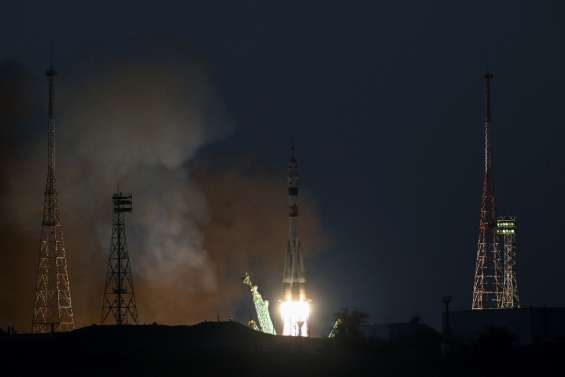 Une fusée Soyouz décolle vers l'ISS avec un Américain et deux Russes à bord