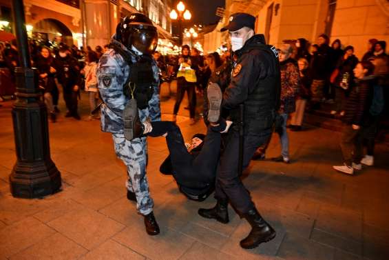 Le front ou la prison: en Russie, des manifestants arrêtés doivent choisir