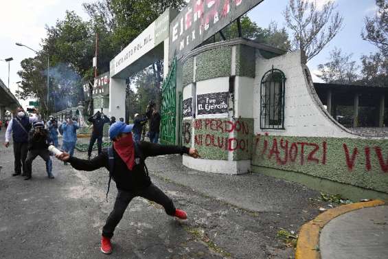 Etudiants disparus au Mexique: nouveaux heurts avec les forces de l'ordre