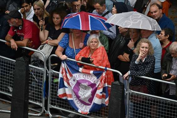 La dépouille d'Elizabeth II à Londres pour d'ultimes adieux