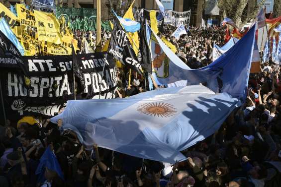 Dans une Argentine sous le choc, manifestations massives contre l'attentat de Kirchner