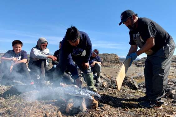 Dans l'Arctique canadien, les traditions inuites remèdes contre la dépression des jeunes