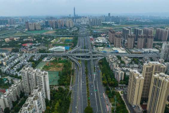 Chine: la grande ville de Chengdu poursuit son confinement