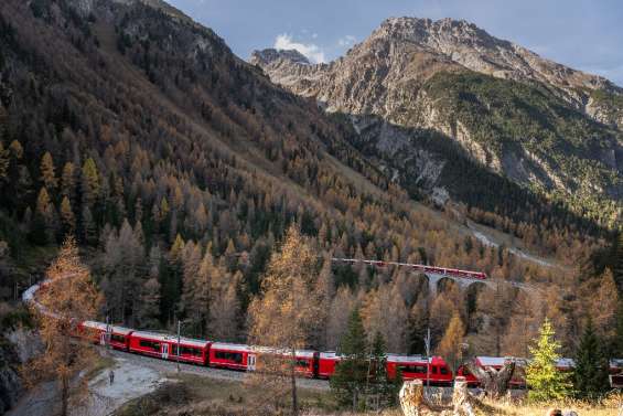 Le train le plus long du monde dans les Alpes suisses