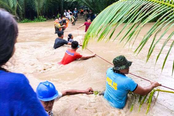 Une tempête tropicale frappe les Philippines, au moins 72 morts