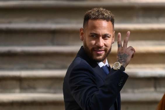 Procès Neymar: le parquet fait volte-face et retire ses accusations 