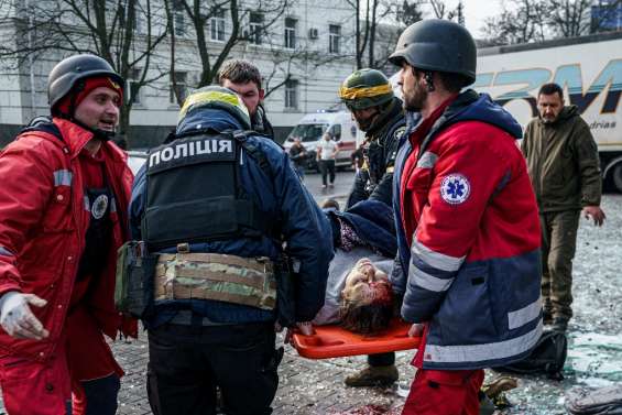 Ukraine: la Russie frappe le centre de Kherson, Zelensky dénonce un acte de 