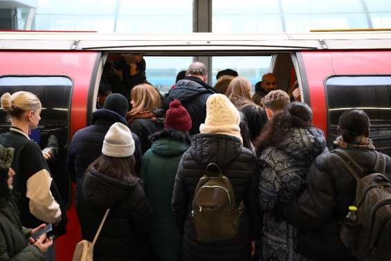 Royaume-Uni: une grève des trains lance une cascade de mouvements sociaux