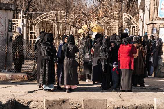 Afghanistan: des gardes armés empêchent les jeunes femmes d'entrer dans les universités