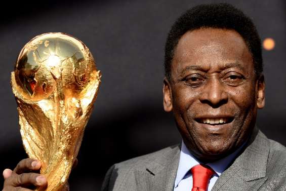 Brésil: la famille de Pelé presque au complet à son chevet