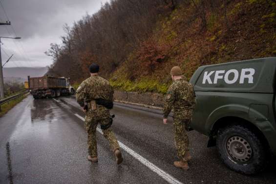 Vive tension dans le nord du Kosovo après des attaques contre la police