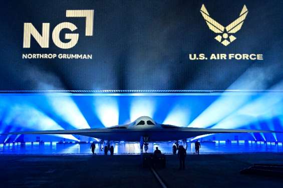 Les Etats-Unis dévoilent leur nouveau bombardier furtif B-21