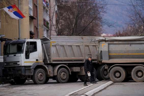 Les Serbes du Kosovo vont commencer à lever leurs barricades