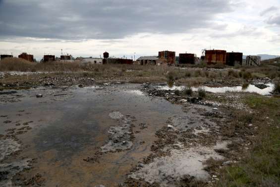 En Albanie, le pétrole noircit les paysages et les poumons