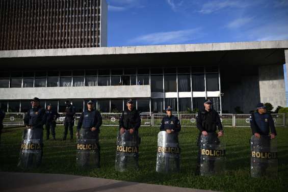 Brésil: sécurité renforcée à Brasilia, une quarantaine de personnes inculpées