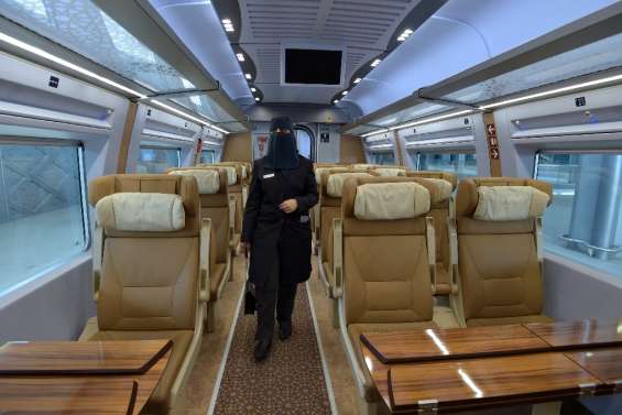 En Arabie saoudite, des femmes pilotent des trains pour La Mecque