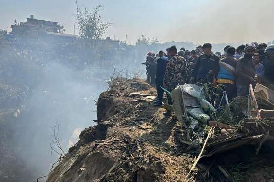 Un avion avec 72 personnes à bord s'écrase au Népal