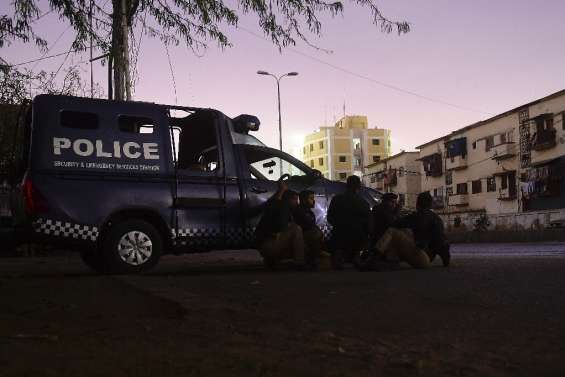 Pakistan: attaque en cours contre un poste de police à Karachi