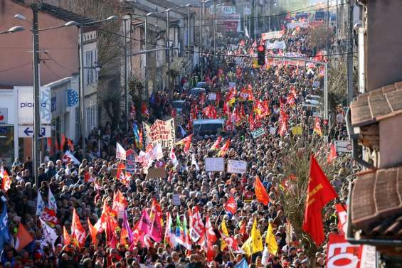 Retraites: mobilisation en baisse tandis que les débats s'enlisent à l'Assemblée