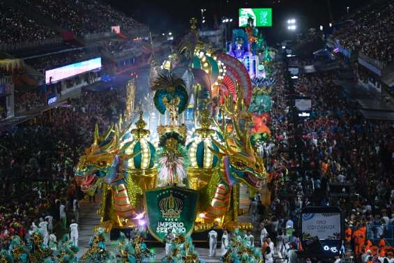 Carnaval de Rio : faste, fantaisie et émotions pour les premiers défilés