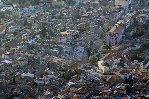 Turquie: six morts de plus dans les décombres après un nouveau séisme