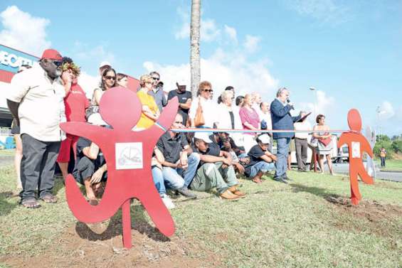 Un rond-point aux couleurs du Kiwanis et de Port-Vila