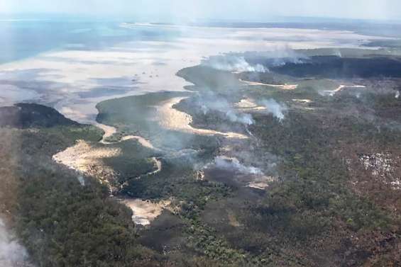 L'île Fraser ravagée par les feux de forêt