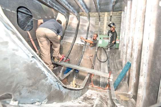 À Nauticalu, dans la fabrique  des bateaux made in Calédonie