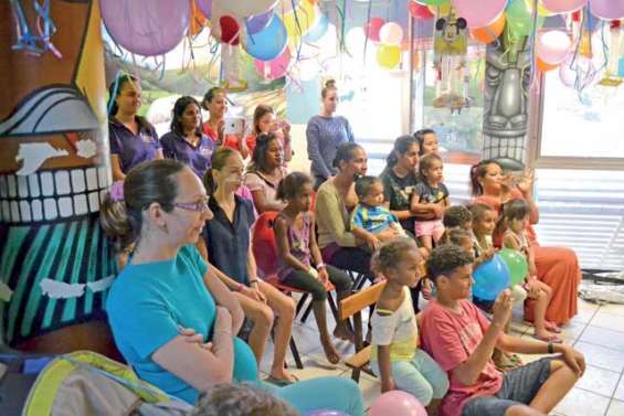 Magie et danse pour distraire les enfants malades