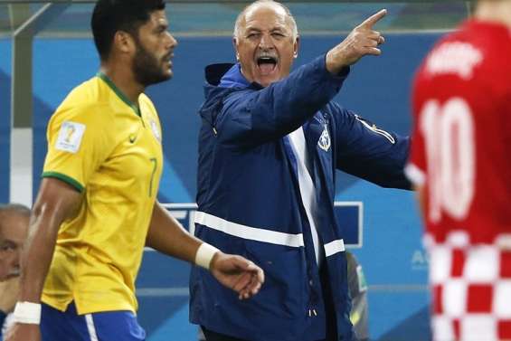 Scolari se défend